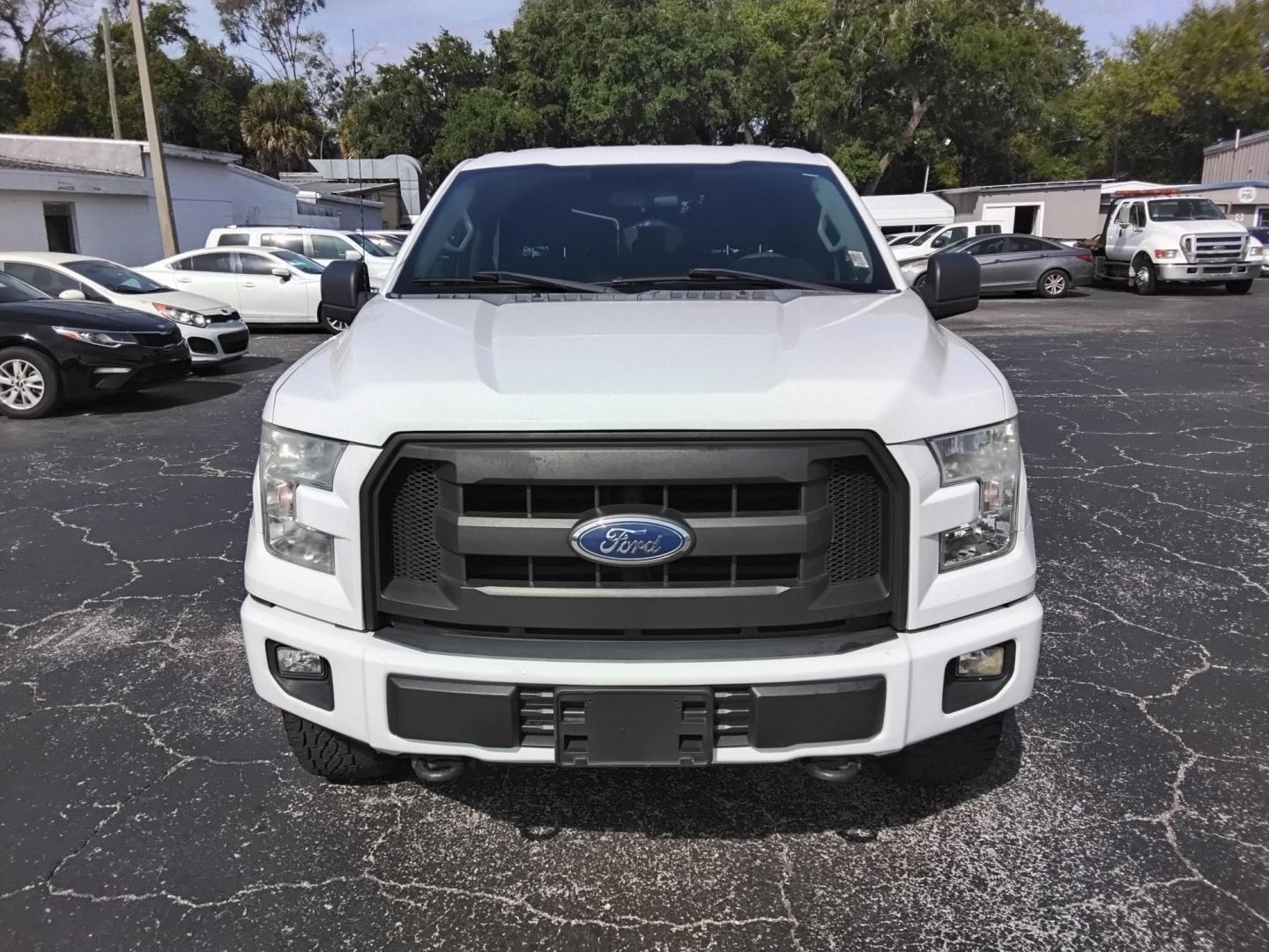 2016 White /Grey Ford F-150 XLT SuperCrew 6.5-ft. Bed 4WD (1FTEW1EFXGF) with an 5.0L V8 engine, 6A transmission, located at 6112 N Florida Avenue, Tampa, FL, 33604, (888) 521-5131, 27.954929, -82.459534 - $499 DOWN PLUS TAX & TAG. - Photo#2
