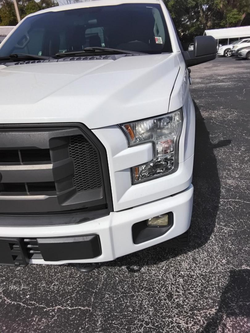 2016 White /Grey Ford F-150 XLT SuperCrew 6.5-ft. Bed 4WD (1FTEW1EFXGF) with an 5.0L V8 engine, 6A transmission, located at 6112 N Florida Avenue, Tampa, FL, 33604, (888) 521-5131, 27.954929, -82.459534 - $499 DOWN PLUS TAX & TAG. - Photo#4