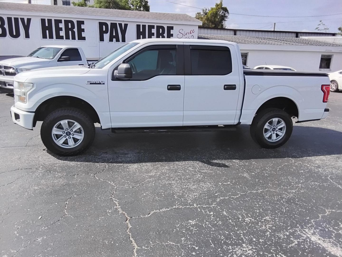 2016 White /Grey Ford F-150 XLT SuperCrew 6.5-ft. Bed 4WD (1FTEW1EFXGF) with an 5.0L V8 engine, 6A transmission, located at 6112 N Florida Avenue, Tampa, FL, 33604, (888) 521-5131, 27.954929, -82.459534 - $499 DOWN PLUS TAX & TAG. - Photo#0