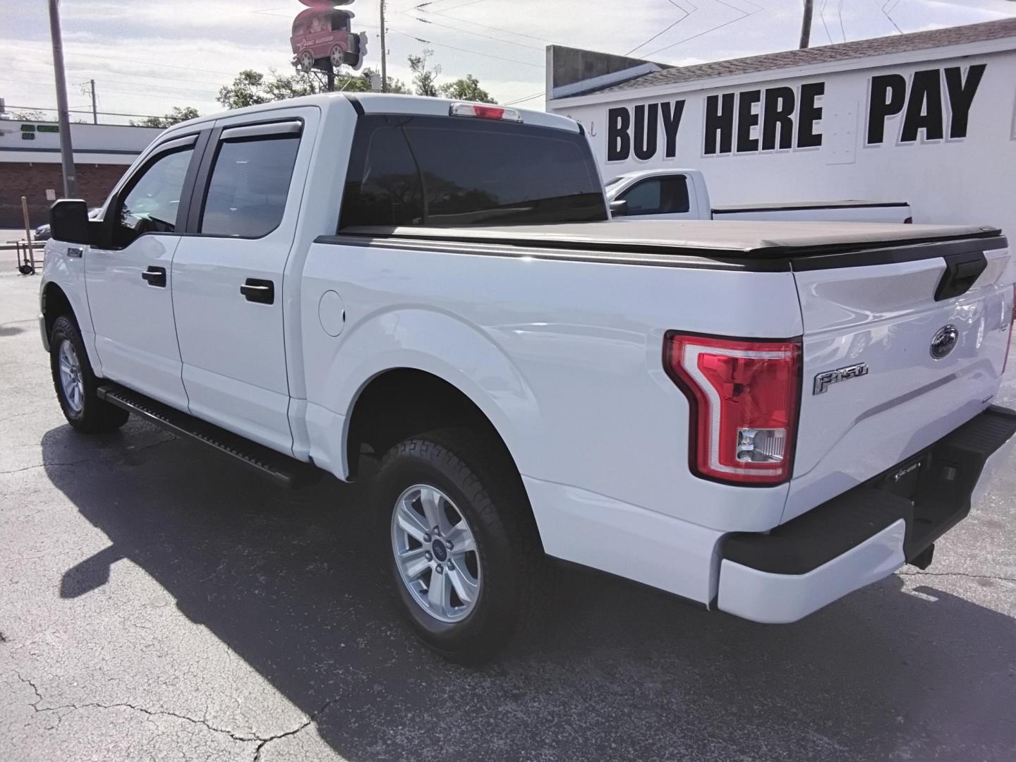 2016 White /Grey Ford F-150 XLT SuperCrew 6.5-ft. Bed 4WD (1FTEW1EFXGF) with an 5.0L V8 engine, 6A transmission, located at 6112 N Florida Avenue, Tampa, FL, 33604, (888) 521-5131, 27.954929, -82.459534 - $499 DOWN PLUS TAX & TAG. - Photo#11