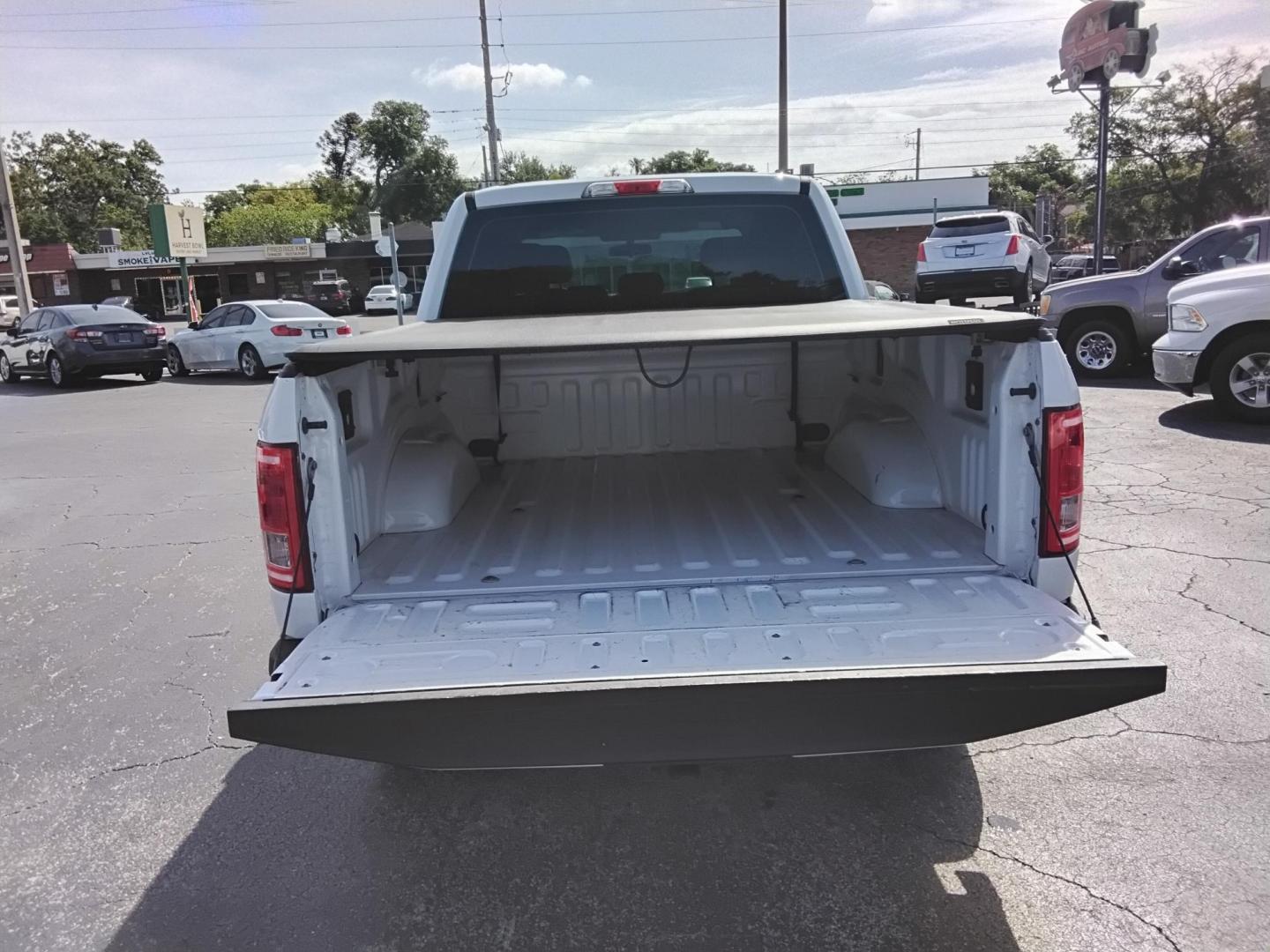 2016 White /Grey Ford F-150 XLT SuperCrew 6.5-ft. Bed 4WD (1FTEW1EFXGF) with an 5.0L V8 engine, 6A transmission, located at 6112 N Florida Avenue, Tampa, FL, 33604, (888) 521-5131, 27.954929, -82.459534 - $499 DOWN PLUS TAX & TAG. - Photo#13