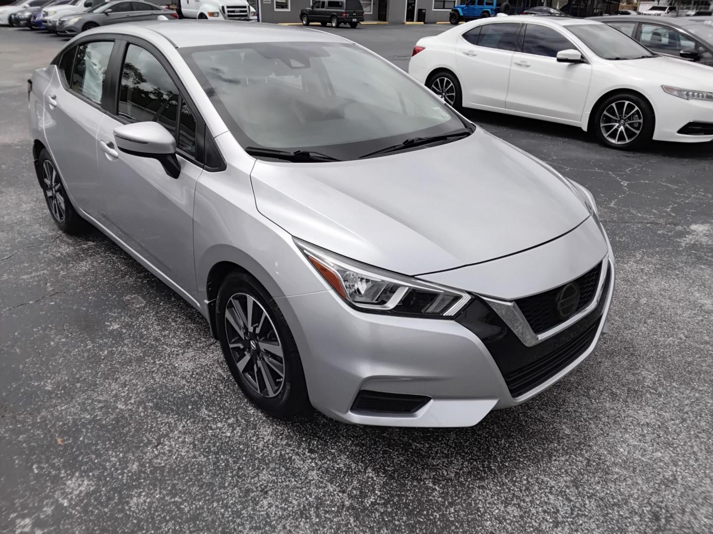 2020 SILVER /Grey Nissan Versa SV (3N1CN8EV6LL) with an 1.6L L4 DOHC 16V engine, CVT transmission, located at 6112 N Florida Avenue, Tampa, FL, 33604, (888) 521-5131, 27.954929, -82.459534 - $499 DOWN PLUS TAX & TAG. - Photo#5