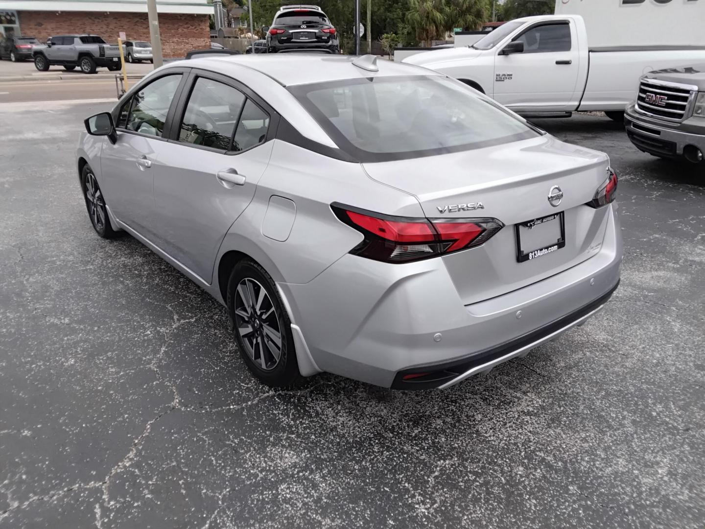 2020 SILVER /Grey Nissan Versa SV (3N1CN8EV6LL) with an 1.6L L4 DOHC 16V engine, CVT transmission, located at 6112 N Florida Avenue, Tampa, FL, 33604, (888) 521-5131, 27.954929, -82.459534 - $499 DOWN PLUS TAX & TAG. - Photo#6