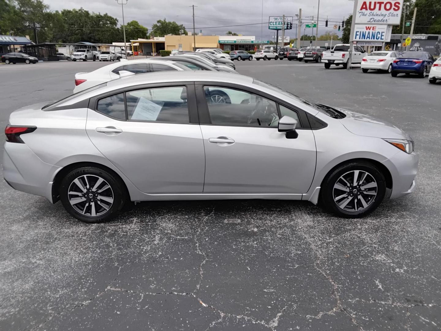 2020 SILVER /Grey Nissan Versa SV (3N1CN8EV6LL) with an 1.6L L4 DOHC 16V engine, CVT transmission, located at 6112 N Florida Avenue, Tampa, FL, 33604, (888) 521-5131, 27.954929, -82.459534 - $499 DOWN PLUS TAX & TAG. - Photo#3