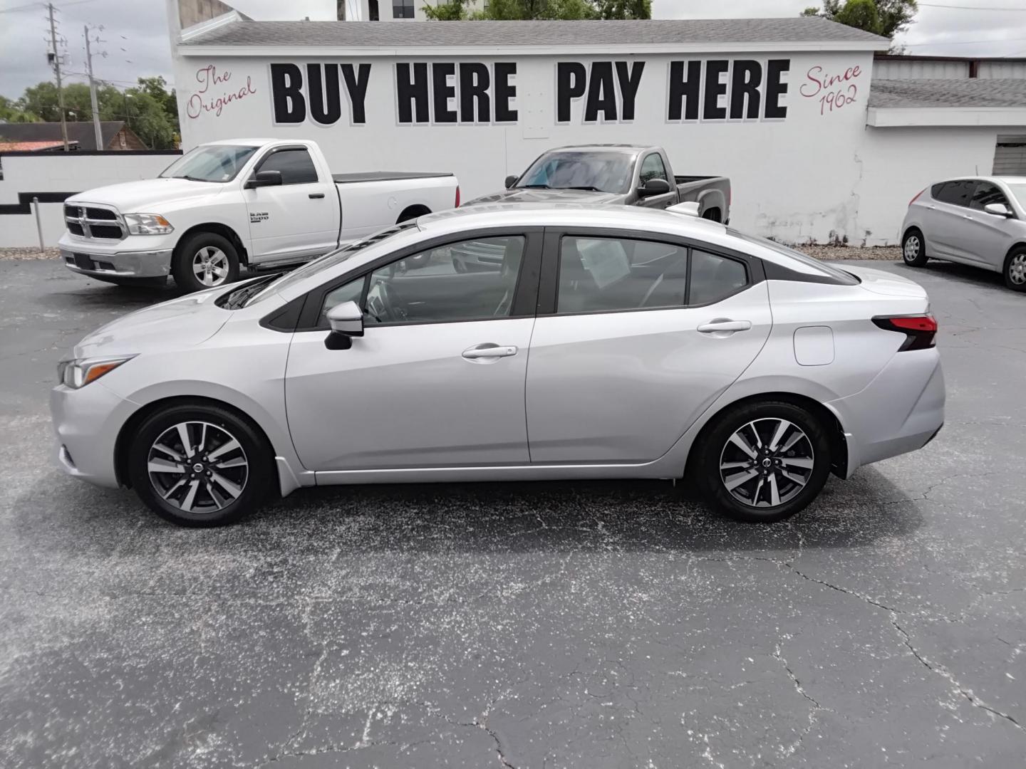 2020 SILVER /Grey Nissan Versa SV (3N1CN8EV6LL) with an 1.6L L4 DOHC 16V engine, CVT transmission, located at 6112 N Florida Avenue, Tampa, FL, 33604, (888) 521-5131, 27.954929, -82.459534 - $499 DOWN PLUS TAX & TAG. - Photo#0