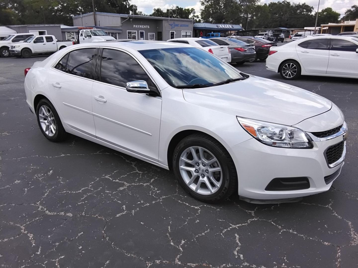 2016 White /Grey Chevrolet Malibu Limited 1LT (1G11C5SA1GF) with an 2.5L L4 DOHC 16V engine, 6A transmission, located at 6112 N Florida Avenue, Tampa, FL, 33604, (888) 521-5131, 27.954929, -82.459534 - $499 DOWN PLUS TAX & TAG. - Photo#5