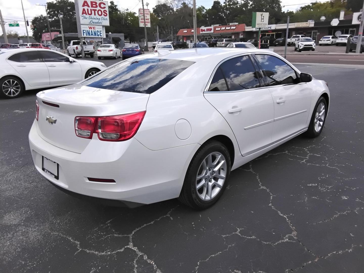 2016 White /Grey Chevrolet Malibu Limited 1LT (1G11C5SA1GF) with an 2.5L L4 DOHC 16V engine, 6A transmission, located at 6112 N Florida Avenue, Tampa, FL, 33604, (888) 521-5131, 27.954929, -82.459534 - $499 DOWN PLUS TAX & TAG. - Photo#7