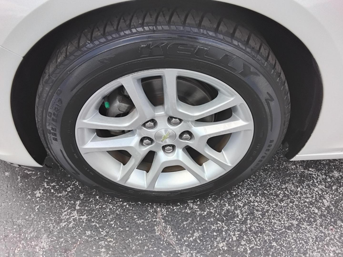 2016 White /Grey Chevrolet Malibu Limited 1LT (1G11C5SA1GF) with an 2.5L L4 DOHC 16V engine, 6A transmission, located at 6112 N Florida Avenue, Tampa, FL, 33604, (888) 521-5131, 27.954929, -82.459534 - $499 DOWN PLUS TAX & TAG. - Photo#13