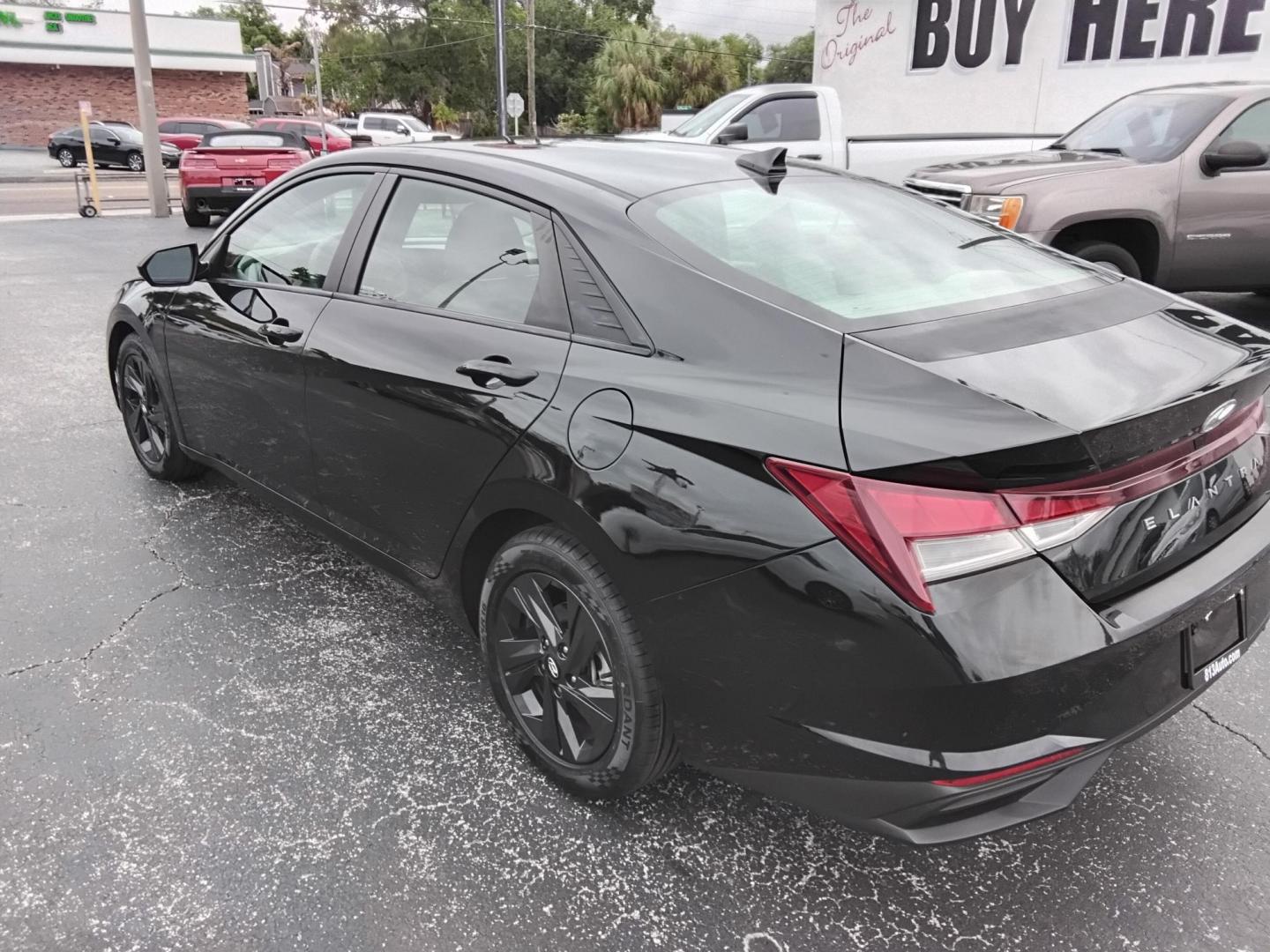 2021 BLACK /Grey Hyundai Elantra SEL (KMHLM4AG4MU) with an 1.6L L4 DOHC 16V engine, 6A transmission, located at 6112 N Florida Avenue, Tampa, FL, 33604, (888) 521-5131, 27.954929, -82.459534 - $499 DOWN PLUS TAX & TAG.- Photo#8