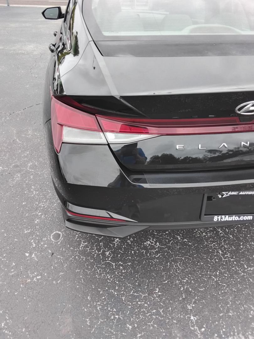 2021 BLACK /Grey Hyundai Elantra SEL (KMHLM4AG4MU) with an 1.6L L4 DOHC 16V engine, 6A transmission, located at 6112 N Florida Avenue, Tampa, FL, 33604, (888) 521-5131, 27.954929, -82.459534 - $499 DOWN PLUS TAX & TAG. - Photo#9