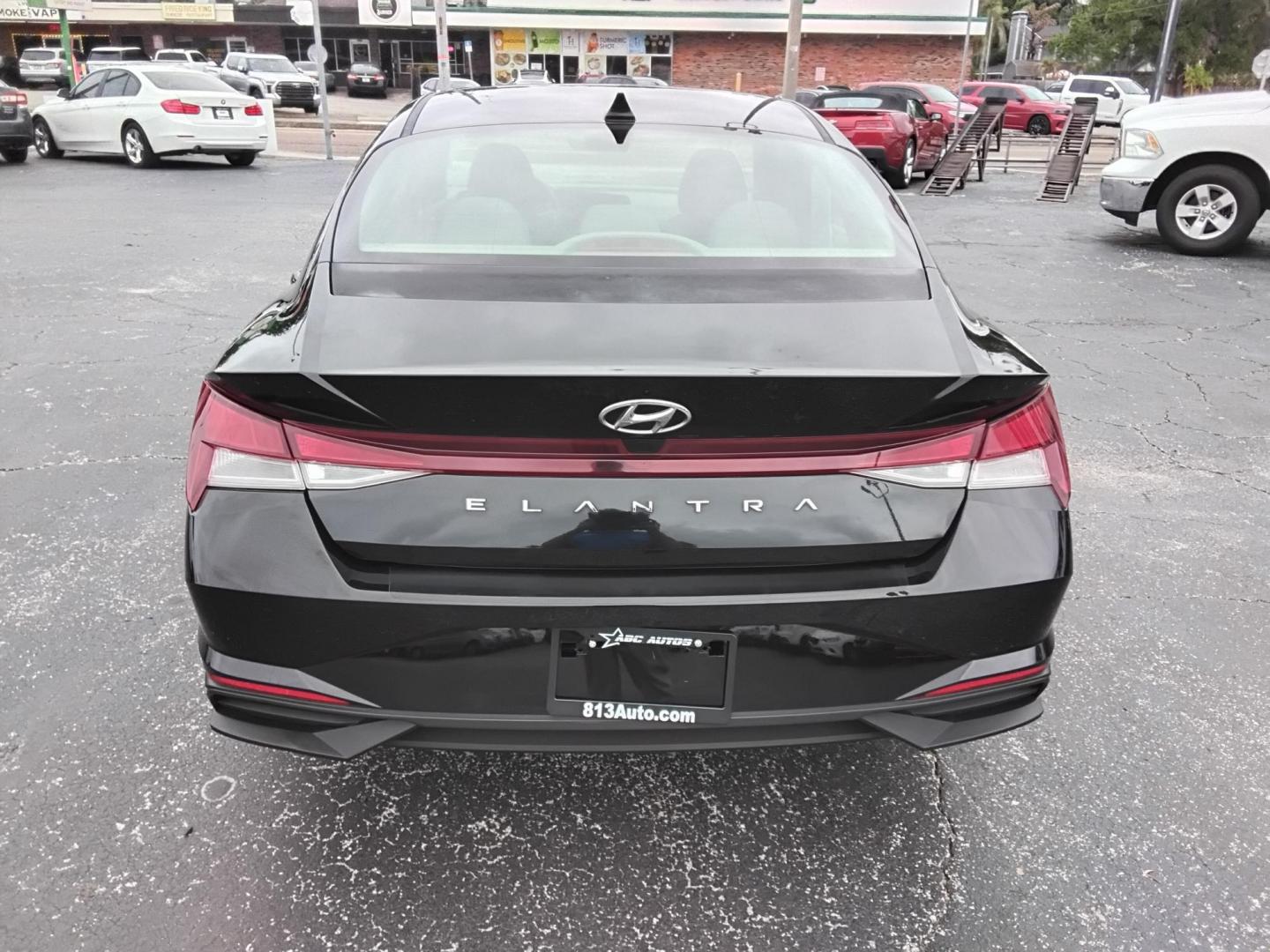 2021 BLACK /Grey Hyundai Elantra SEL (KMHLM4AG4MU) with an 1.6L L4 DOHC 16V engine, 6A transmission, located at 6112 N Florida Avenue, Tampa, FL, 33604, (888) 521-5131, 27.954929, -82.459534 - $499 DOWN PLUS TAX & TAG. - Photo#12