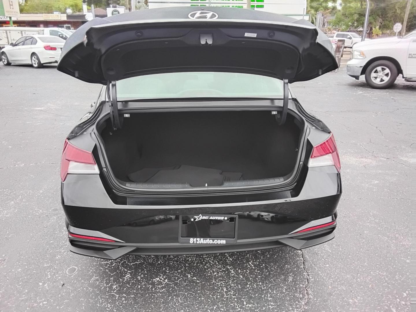 2021 BLACK /Grey Hyundai Elantra SEL (KMHLM4AG4MU) with an 1.6L L4 DOHC 16V engine, 6A transmission, located at 6112 N Florida Avenue, Tampa, FL, 33604, (888) 521-5131, 27.954929, -82.459534 - $499 DOWN PLUS TAX & TAG. - Photo#13