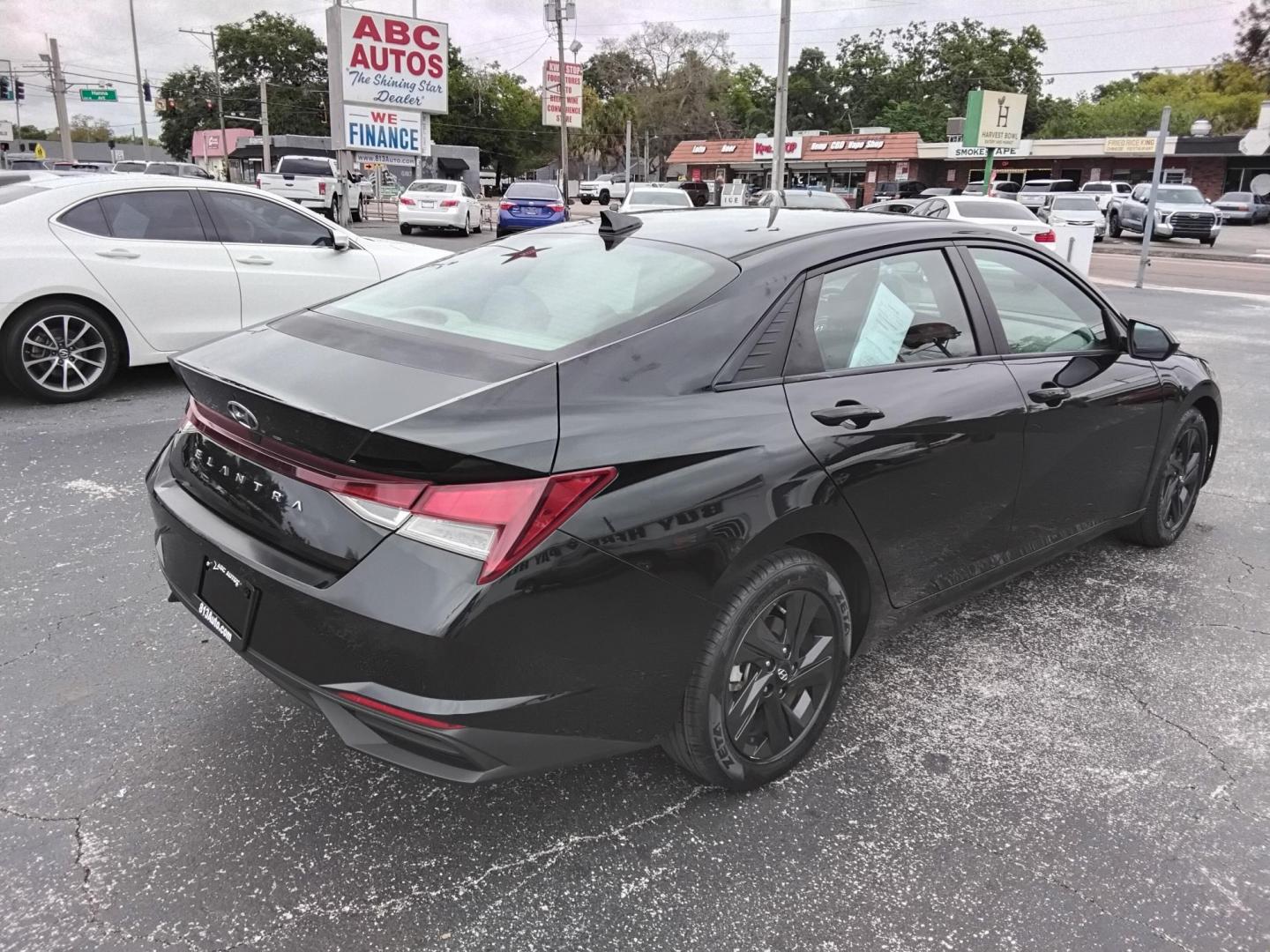 2021 BLACK /Grey Hyundai Elantra SEL (KMHLM4AG4MU) with an 1.6L L4 DOHC 16V engine, 6A transmission, located at 6112 N Florida Avenue, Tampa, FL, 33604, (888) 521-5131, 27.954929, -82.459534 - $499 DOWN PLUS TAX & TAG. - Photo#7