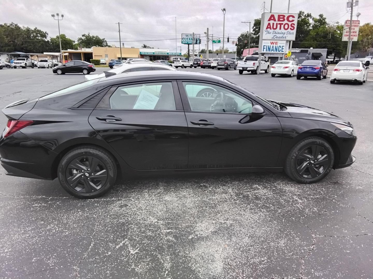 2021 BLACK /Grey Hyundai Elantra SEL (KMHLM4AG4MU) with an 1.6L L4 DOHC 16V engine, 6A transmission, located at 6112 N Florida Avenue, Tampa, FL, 33604, (888) 521-5131, 27.954929, -82.459534 - $499 DOWN PLUS TAX & TAG. - Photo#11