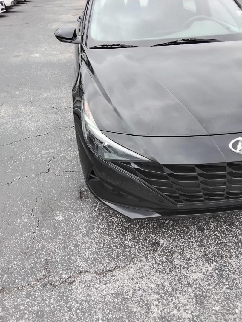 2021 BLACK /Grey Hyundai Elantra SEL (KMHLM4AG4MU) with an 1.6L L4 DOHC 16V engine, 6A transmission, located at 6112 N Florida Avenue, Tampa, FL, 33604, (888) 521-5131, 27.954929, -82.459534 - $499 DOWN PLUS TAX & TAG. - Photo#5
