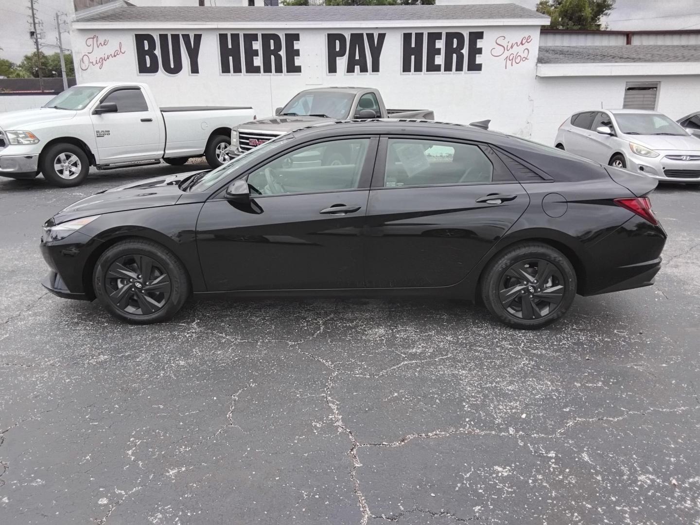 2021 BLACK /Grey Hyundai Elantra SEL (KMHLM4AG4MU) with an 1.6L L4 DOHC 16V engine, 6A transmission, located at 6112 N Florida Avenue, Tampa, FL, 33604, (888) 521-5131, 27.954929, -82.459534 - $499 DOWN PLUS TAX & TAG.- Photo#0