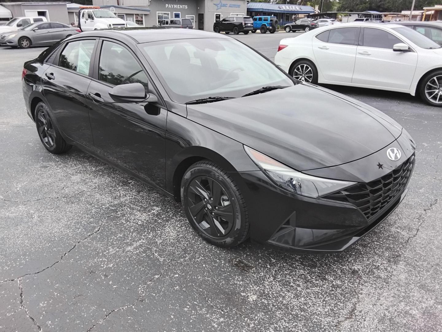 2021 BLACK /Grey Hyundai Elantra SEL (KMHLM4AG4MU) with an 1.6L L4 DOHC 16V engine, 6A transmission, located at 6112 N Florida Avenue, Tampa, FL, 33604, (888) 521-5131, 27.954929, -82.459534 - $499 DOWN PLUS TAX & TAG.- Photo#3