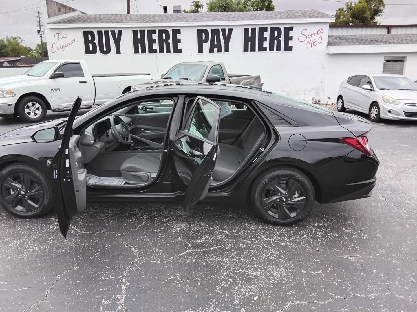 2021 BLACK /Grey Hyundai Elantra SEL (KMHLM4AG4MU) with an 1.6L L4 DOHC 16V engine, 6A transmission, located at 6112 N Florida Avenue, Tampa, FL, 33604, (888) 521-5131, 27.954929, -82.459534 - $499 DOWN PLUS TAX & TAG. - Photo#1