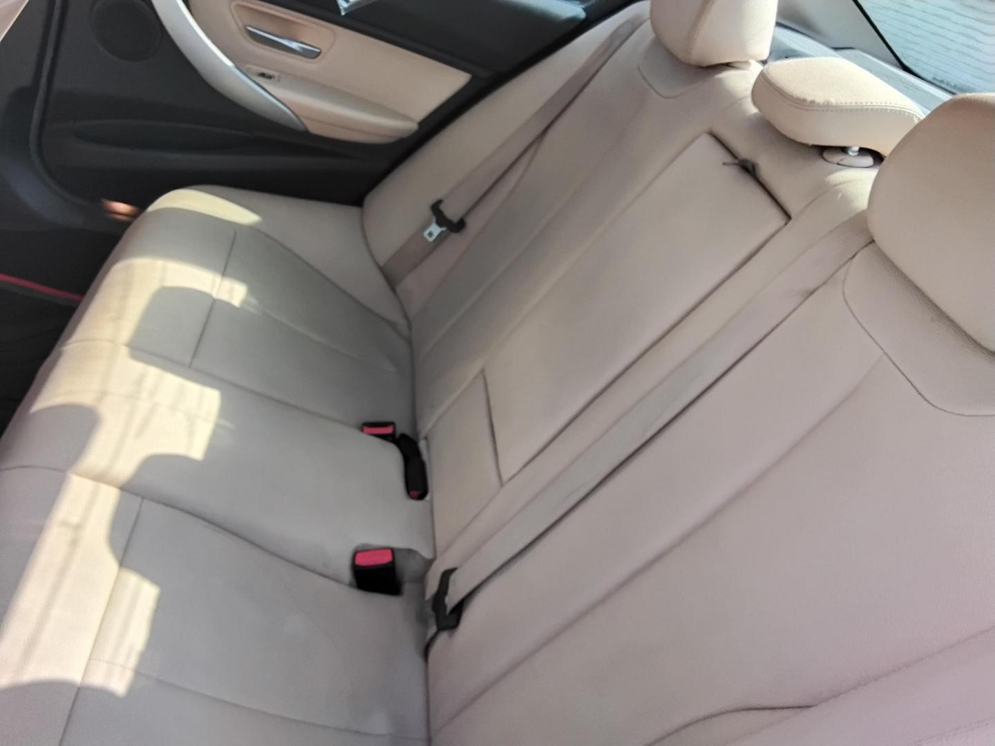 2018 BLACK /Beige BMW 3-Series 320i Sedan (WBA8A9C58JA) with an 2.0L L4 DOHC 16V engine, 8A transmission, located at 6112 N Florida Avenue, Tampa, FL, 33604, (888) 521-5131, 27.954929, -82.459534 - $499 DOWN PLUS TAX & TAG. - Photo#17