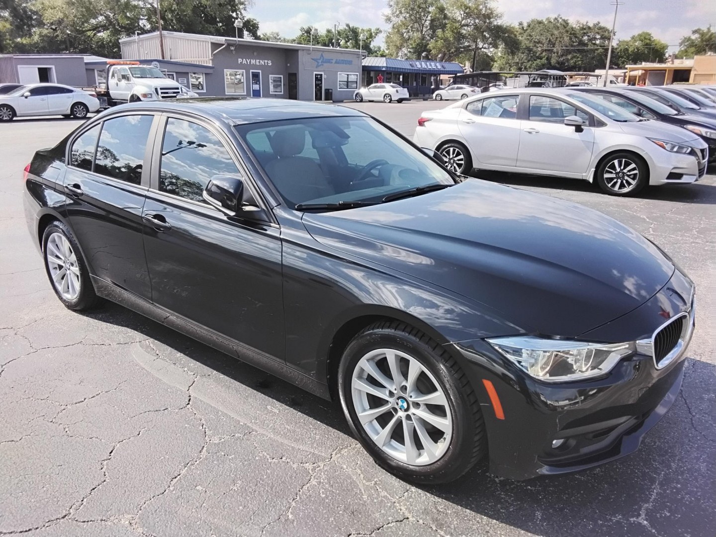 2018 BLACK /Beige BMW 3-Series 320i Sedan (WBA8A9C58JA) with an 2.0L L4 DOHC 16V engine, 8A transmission, located at 6112 N Florida Avenue, Tampa, FL, 33604, (888) 521-5131, 27.954929, -82.459534 - $499 DOWN PLUS TAX & TAG.- Photo#4