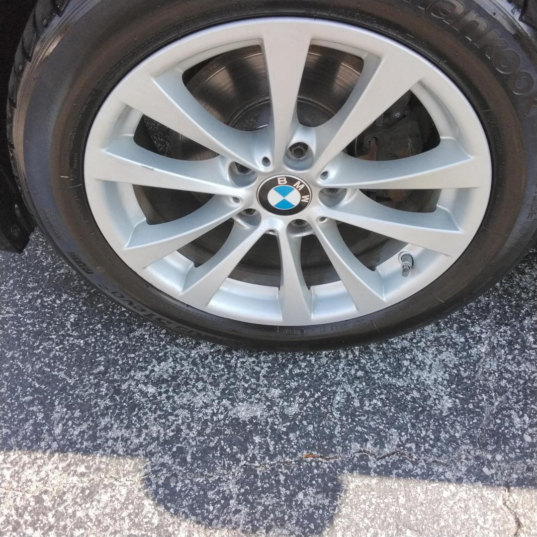 2018 BLACK /Beige BMW 3-Series 320i Sedan (WBA8A9C58JA) with an 2.0L L4 DOHC 16V engine, 8A transmission, located at 6112 N Florida Avenue, Tampa, FL, 33604, (888) 521-5131, 27.954929, -82.459534 - $499 DOWN PLUS TAX & TAG.- Photo#24