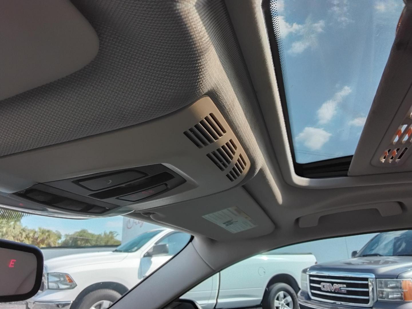 2018 BLACK /Beige BMW 3-Series 320i Sedan (WBA8A9C58JA) with an 2.0L L4 DOHC 16V engine, 8A transmission, located at 6112 N Florida Avenue, Tampa, FL, 33604, (888) 521-5131, 27.954929, -82.459534 - $499 DOWN PLUS TAX & TAG. - Photo#16