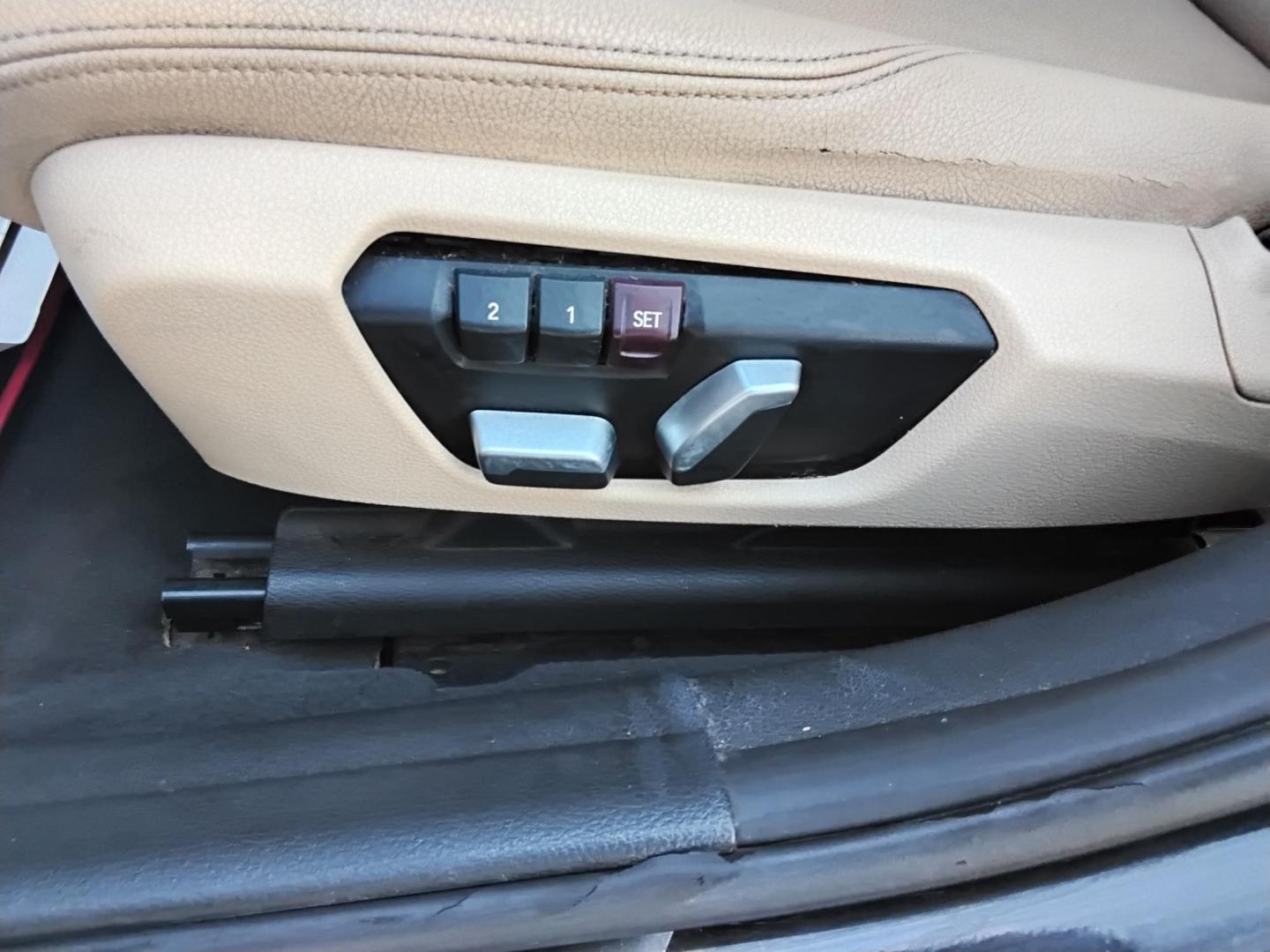 2018 BLACK /Beige BMW 3-Series 320i Sedan (WBA8A9C58JA) with an 2.0L L4 DOHC 16V engine, 8A transmission, located at 6112 N Florida Avenue, Tampa, FL, 33604, (888) 521-5131, 27.954929, -82.459534 - $499 DOWN PLUS TAX & TAG.- Photo#23