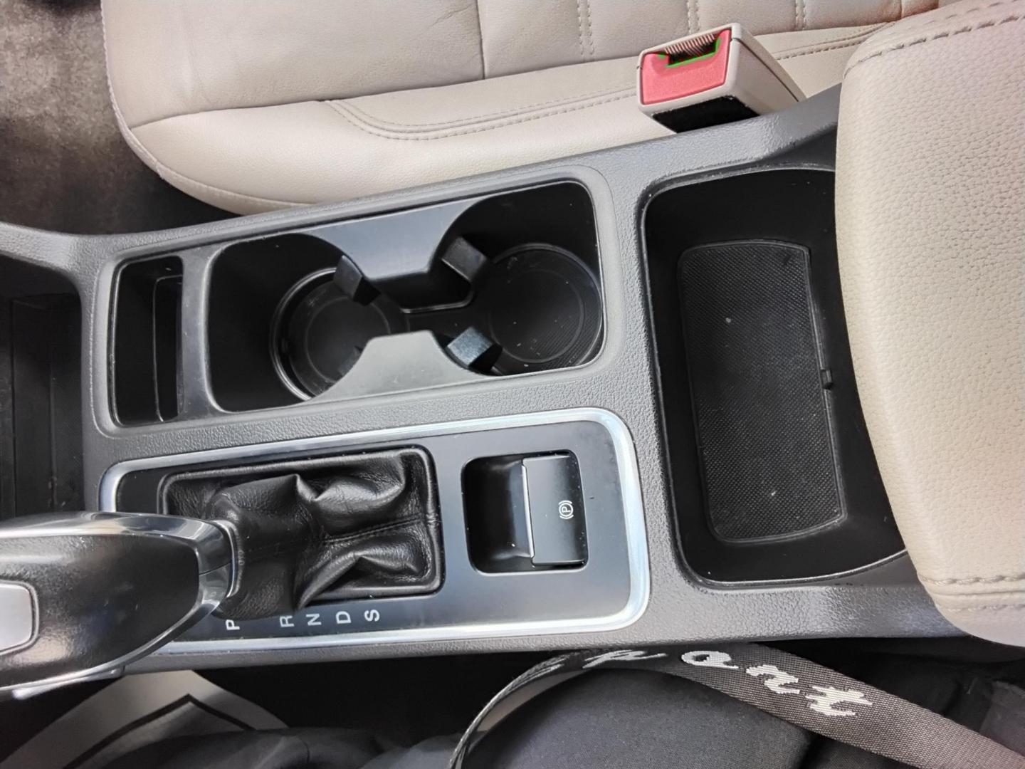 2018 RED /Beige Ford Escape Titanium FWD (1FMCU0J93JU) with an 2.0L L4 DOHC 16V engine, 6A transmission, located at 6112 N Florida Avenue, Tampa, FL, 33604, (888) 521-5131, 27.954929, -82.459534 - $499 DOWN PLUS TAX & TAG. - Photo#20