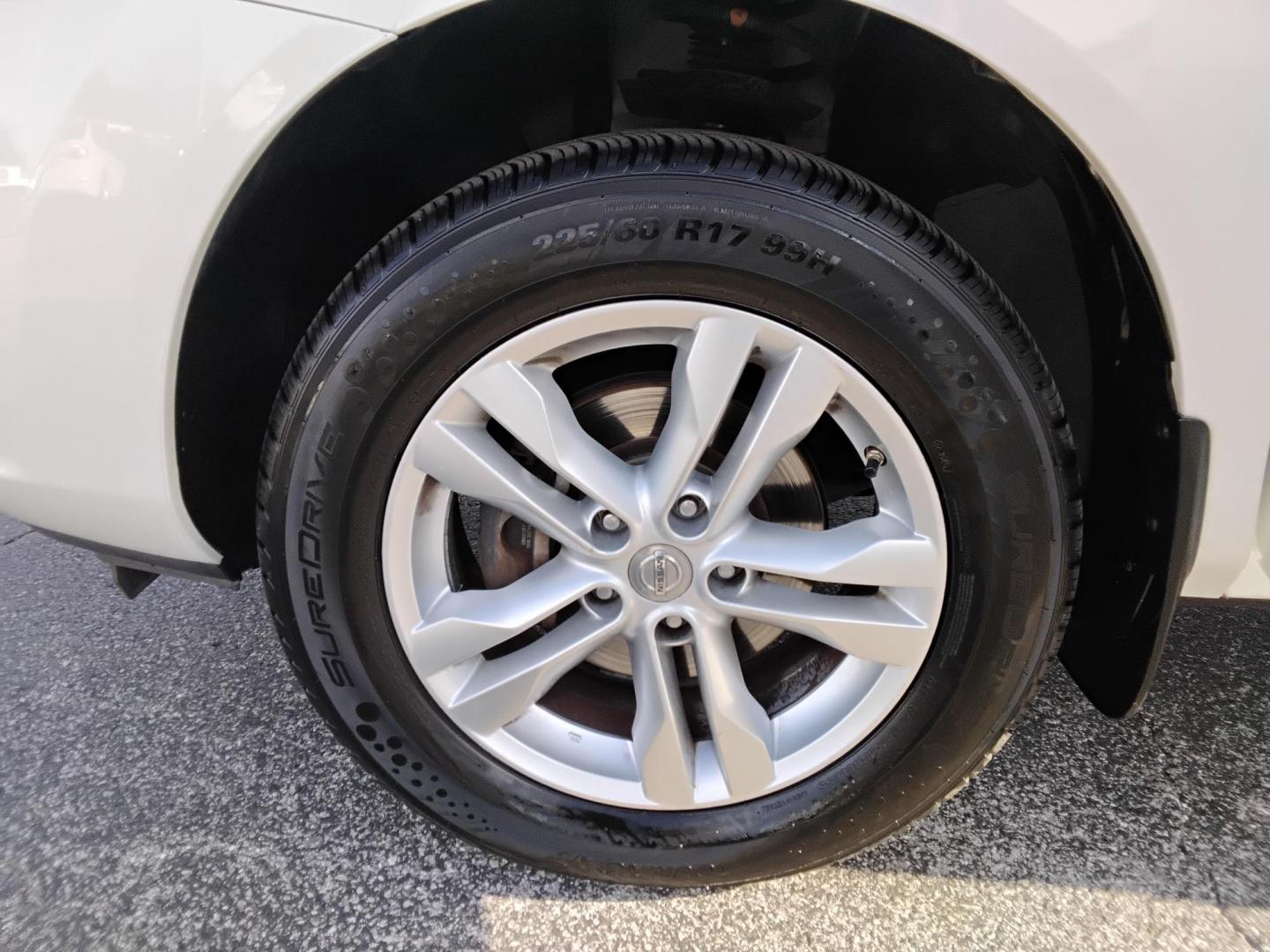 2015 White /Black Nissan Rogue Select S 2WD (JN8AS5MT9FW) with an 2.5L L4 DOHC 16V engine, Continuously Variable Transmission transmission, located at 6112 N Florida Avenue, Tampa, FL, 33604, (888) 521-5131, 27.954929, -82.459534 - $499 down plus tax & tag. - Photo#5