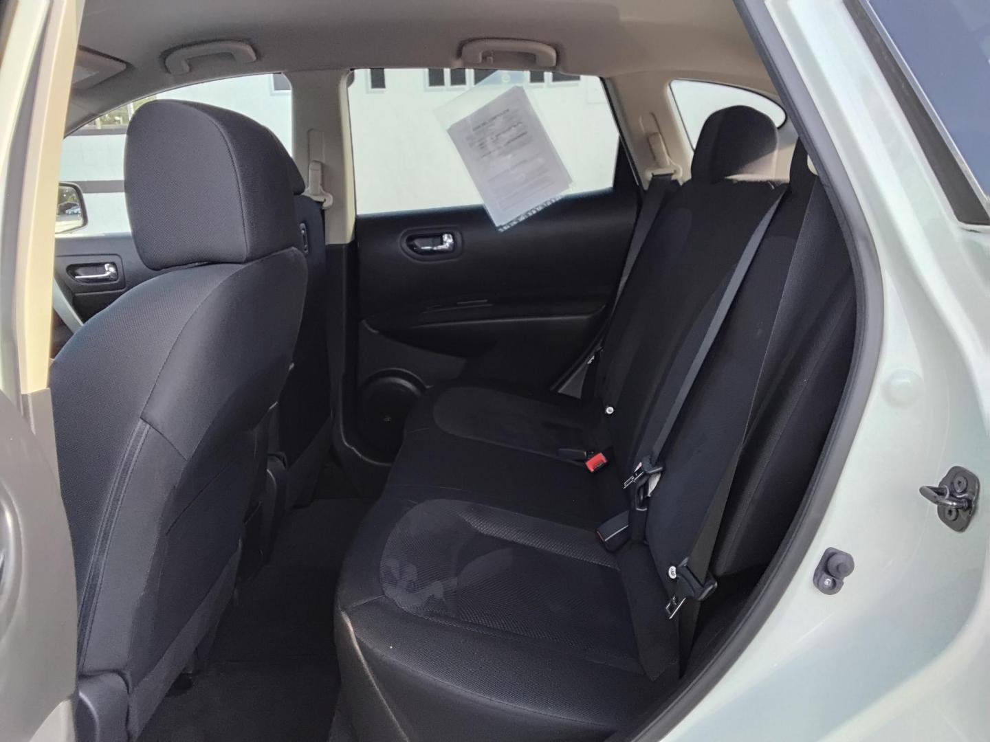 2015 White /Black Nissan Rogue Select S 2WD (JN8AS5MT9FW) with an 2.5L L4 DOHC 16V engine, Continuously Variable Transmission transmission, located at 6112 N Florida Avenue, Tampa, FL, 33604, (888) 521-5131, 27.954929, -82.459534 - $499 down plus tax & tag. - Photo#9