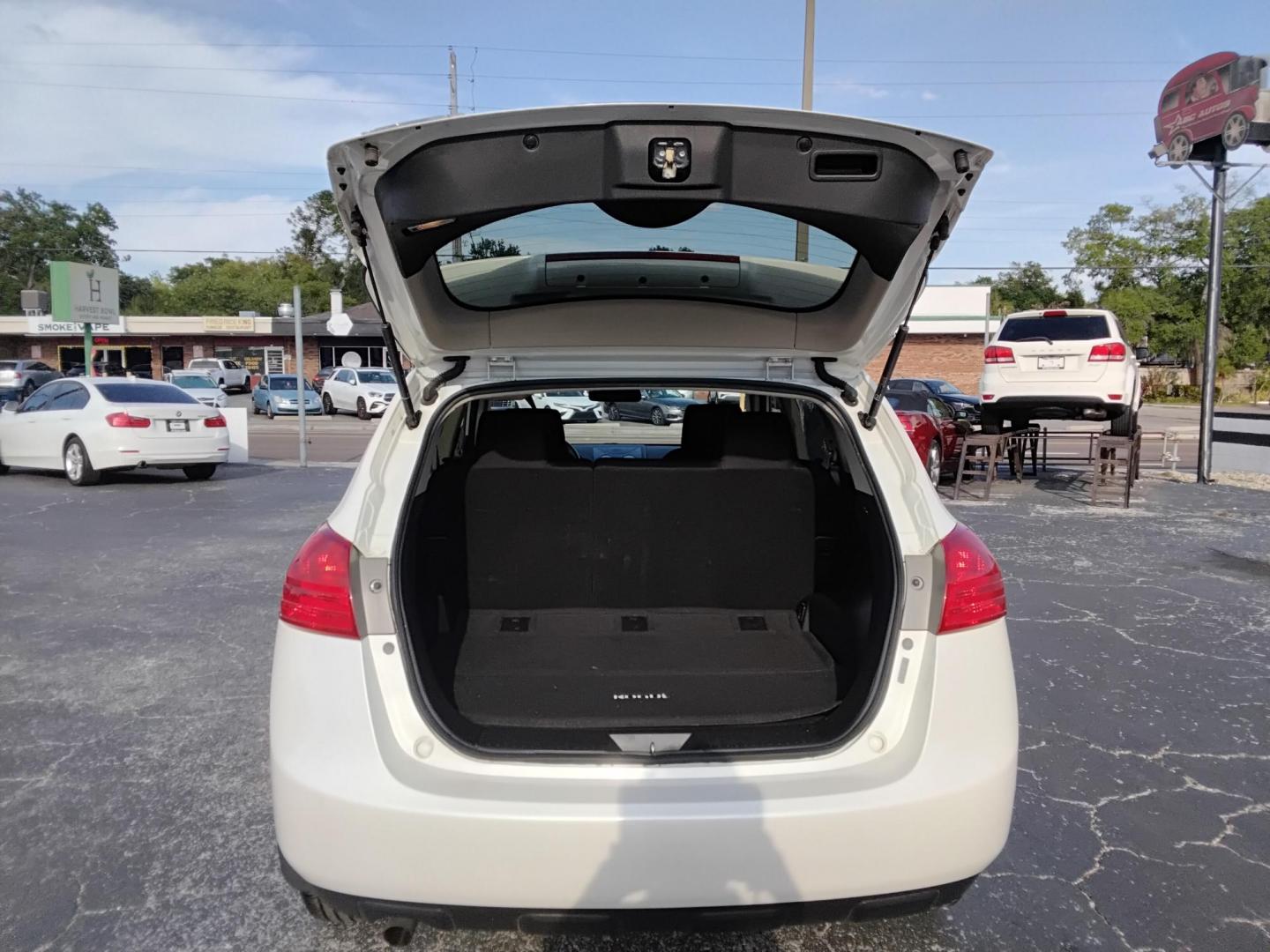 2015 White /Black Nissan Rogue Select S 2WD (JN8AS5MT9FW) with an 2.5L L4 DOHC 16V engine, Continuously Variable Transmission transmission, located at 6112 N Florida Avenue, Tampa, FL, 33604, (888) 521-5131, 27.954929, -82.459534 - $499 down plus tax & tag. - Photo#4
