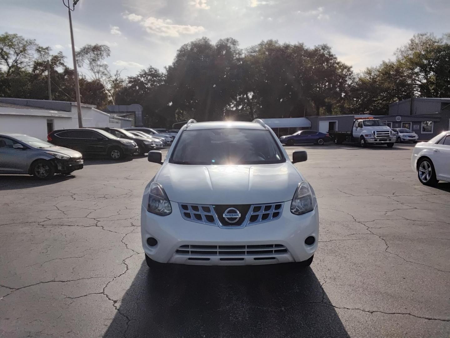 2015 White /Black Nissan Rogue Select S 2WD (JN8AS5MT9FW) with an 2.5L L4 DOHC 16V engine, Continuously Variable Transmission transmission, located at 6112 N Florida Avenue, Tampa, FL, 33604, (888) 521-5131, 27.954929, -82.459534 - $499 down plus tax & tag. - Photo#1