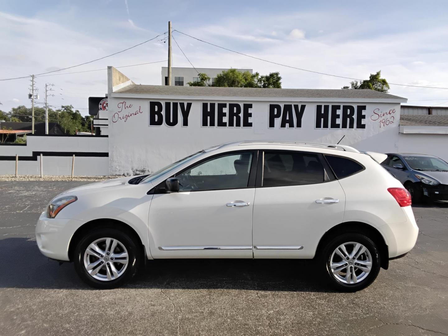 2015 White /Black Nissan Rogue Select S 2WD (JN8AS5MT9FW) with an 2.5L L4 DOHC 16V engine, Continuously Variable Transmission transmission, located at 6112 N Florida Avenue, Tampa, FL, 33604, (888) 521-5131, 27.954929, -82.459534 - $499 down plus tax & tag. - Photo#0