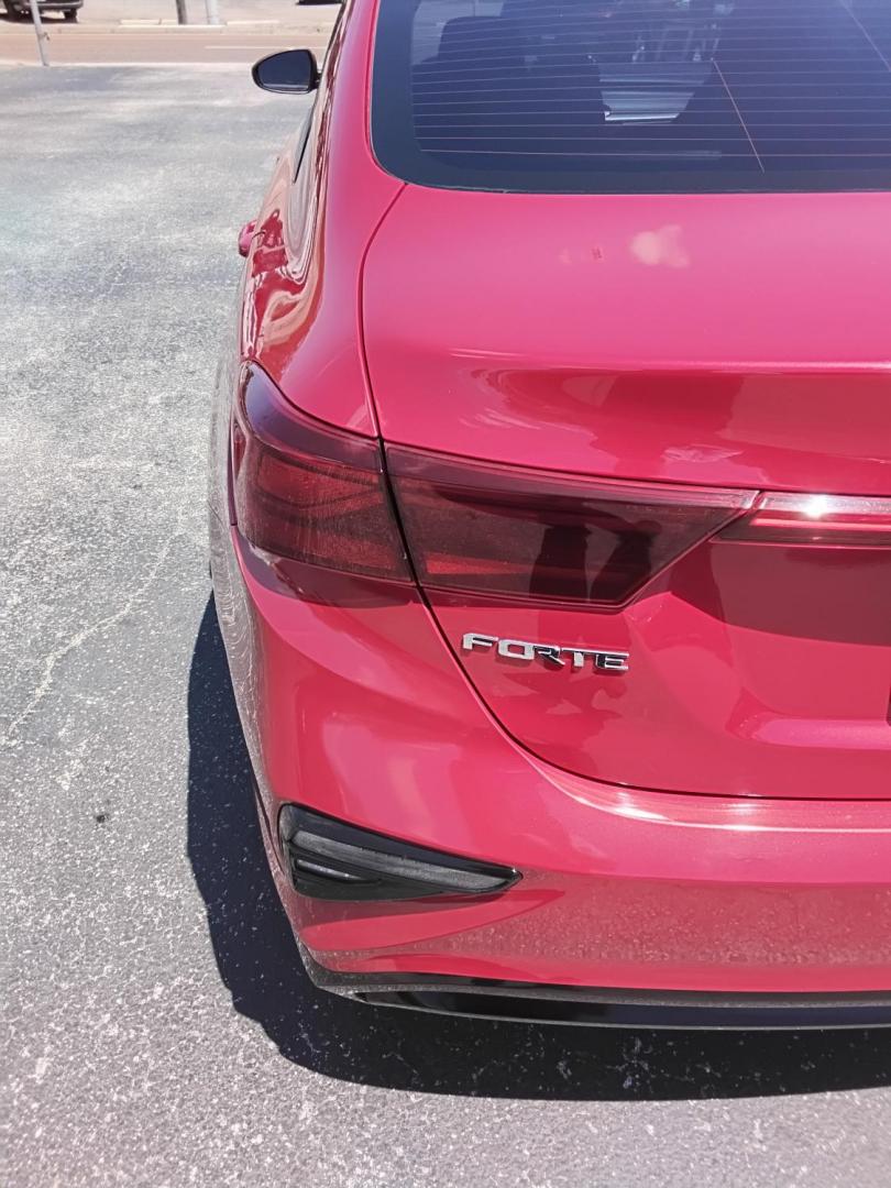 2021 RED /Grey Kia Forte FE (3KPF24ADXME) with an 2.0L L4 DOHC 16V engine, CVT transmission, located at 6112 N Florida Avenue, Tampa, FL, 33604, (888) 521-5131, 27.954929, -82.459534 - $499 down plus tax & tag. - Photo#7