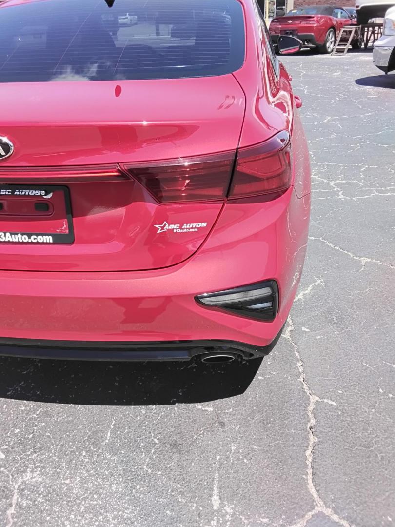 2021 RED /Grey Kia Forte FE (3KPF24ADXME) with an 2.0L L4 DOHC 16V engine, CVT transmission, located at 6112 N Florida Avenue, Tampa, FL, 33604, (888) 521-5131, 27.954929, -82.459534 - $499 down plus tax & tag. - Photo#8