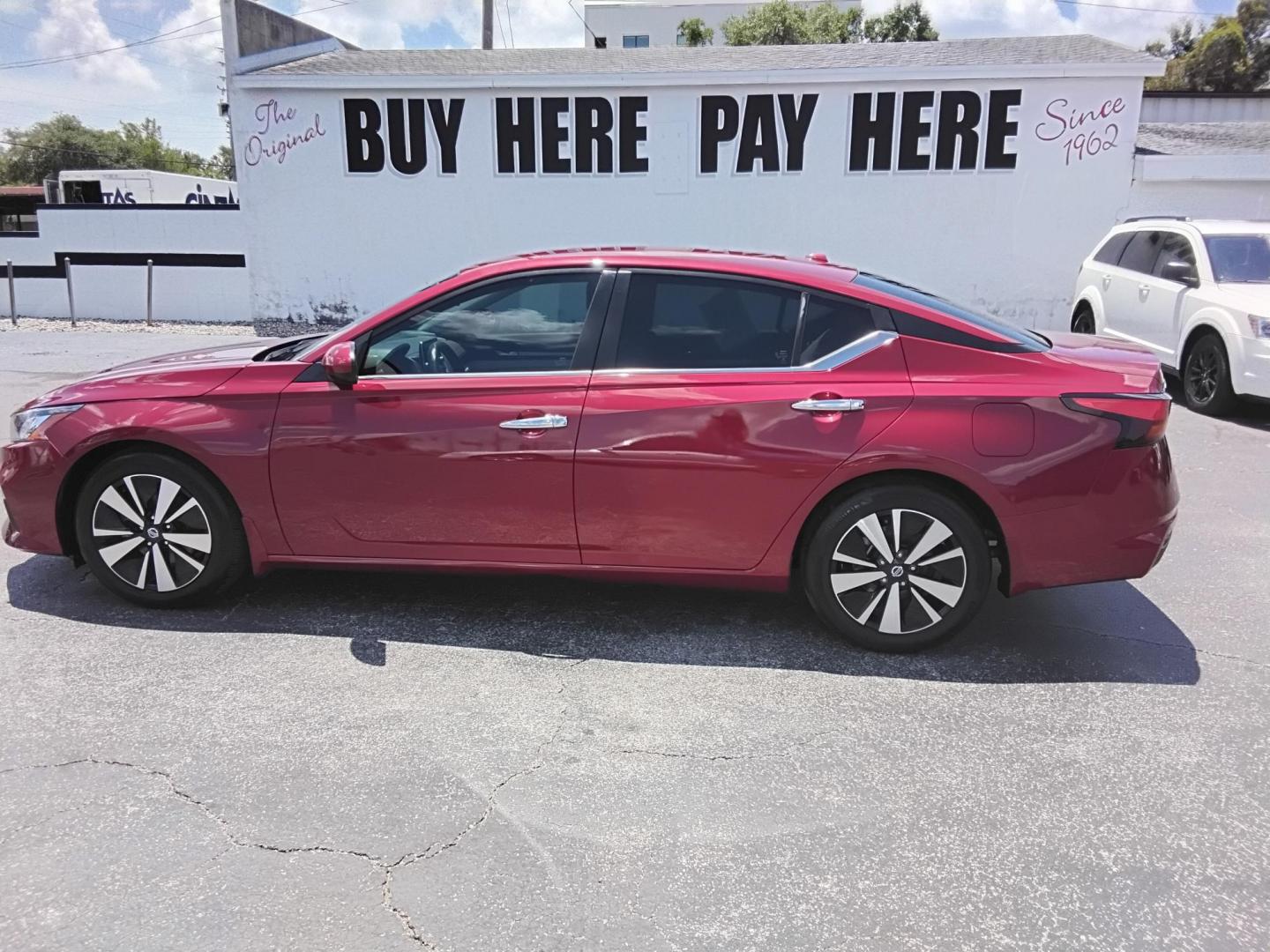 2022 RED Nissan Altima 2.5 SV (1N4BL4DV1NN) with an 2.5L L4 DOHC 16V engine, CVT transmission, located at 6112 N Florida Avenue, Tampa, FL, 33604, (888) 521-5131, 27.954929, -82.459534 - $499 down plus tax & tag. - Photo#0