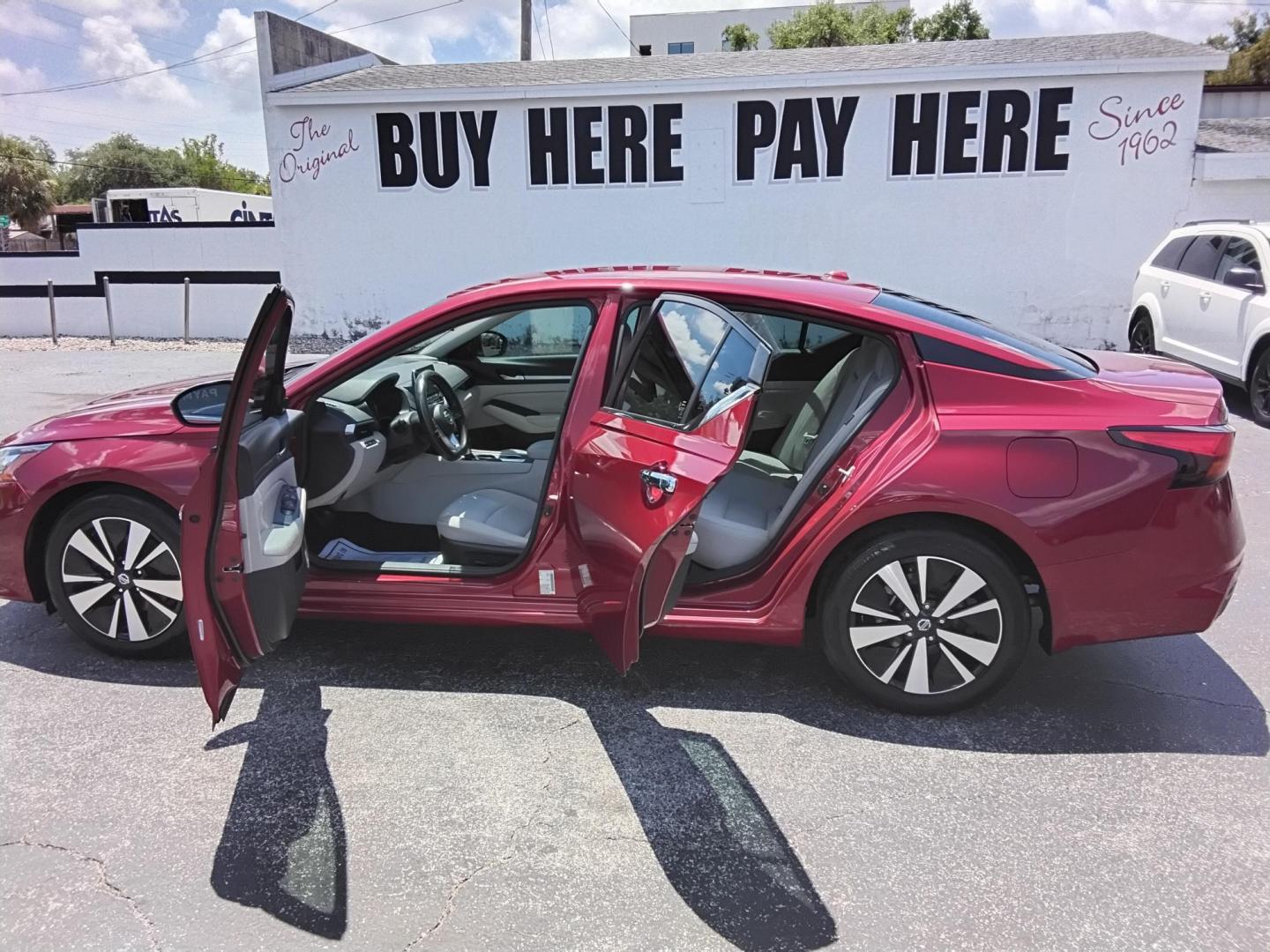 2022 RED Nissan Altima 2.5 SV (1N4BL4DV1NN) with an 2.5L L4 DOHC 16V engine, CVT transmission, located at 6112 N Florida Avenue, Tampa, FL, 33604, (888) 521-5131, 27.954929, -82.459534 - $499 down plus tax & tag. - Photo#1