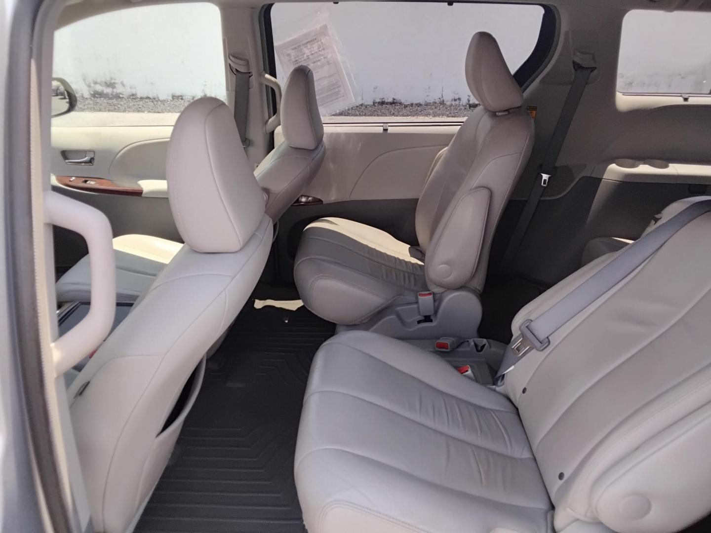 2014 SILVER /Beige Toyota Sienna XLE FWD 8-Passenger V6 (5TDYK3DC8ES) with an 3.5L V6 EFI DOHC 24V engine, 5-Speed Automatic transmission, located at 6112 N Florida Avenue, Tampa, FL, 33604, (888) 521-5131, 27.954929, -82.459534 - $499 DOWN PLUS TAX & TAG. - Photo#6