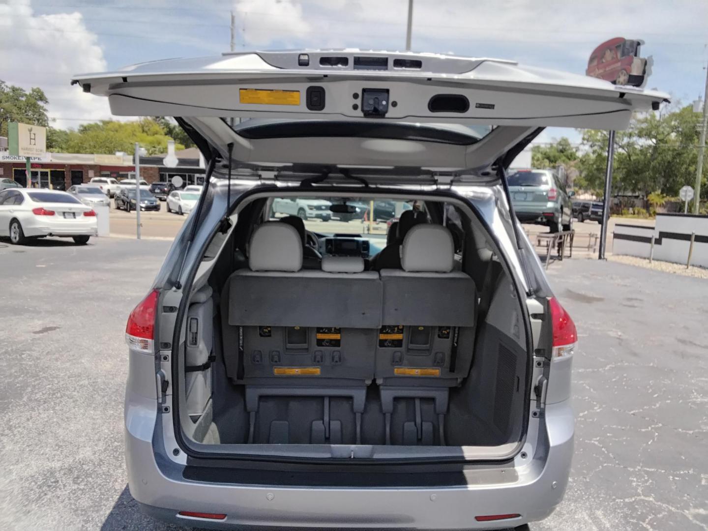 2014 SILVER /Beige Toyota Sienna XLE FWD 8-Passenger V6 (5TDYK3DC8ES) with an 3.5L V6 EFI DOHC 24V engine, 5-Speed Automatic transmission, located at 6112 N Florida Avenue, Tampa, FL, 33604, (888) 521-5131, 27.954929, -82.459534 - $499 DOWN PLUS TAX & TAG. - Photo#4