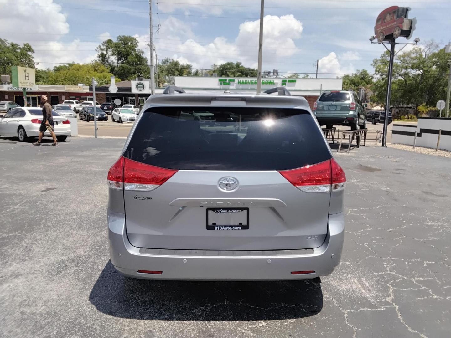 2014 SILVER /Beige Toyota Sienna XLE FWD 8-Passenger V6 (5TDYK3DC8ES) with an 3.5L V6 EFI DOHC 24V engine, 5-Speed Automatic transmission, located at 6112 N Florida Avenue, Tampa, FL, 33604, (888) 521-5131, 27.954929, -82.459534 - $499 DOWN PLUS TAX & TAG. - Photo#3