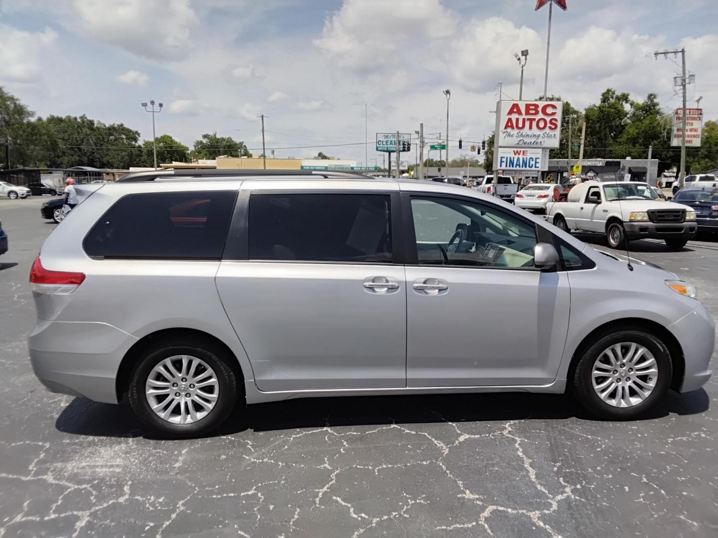 2014 SILVER /Beige Toyota Sienna XLE FWD 8-Passenger V6 (5TDYK3DC8ES) with an 3.5L V6 EFI DOHC 24V engine, 5-Speed Automatic transmission, located at 6112 N Florida Avenue, Tampa, FL, 33604, (888) 521-5131, 27.954929, -82.459534 - $499 DOWN PLUS TAX & TAG. - Photo#2