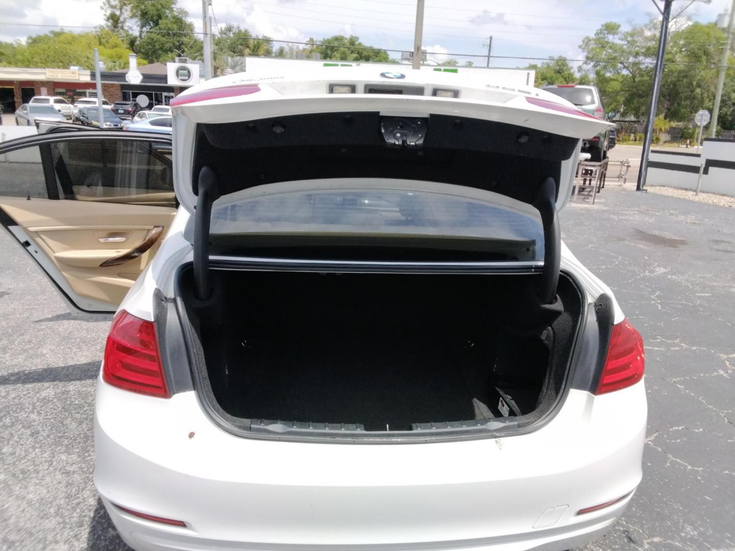 2014 White /Beige BMW 3-Series 320i Sedan (WBA3B1C53EK) with an 2.0L L4 DOHC 16V engine, located at 6112 N Florida Avenue, Tampa, FL, 33604, (888) 521-5131, 27.954929, -82.459534 - $499 down plus tax & tag.- Photo#4