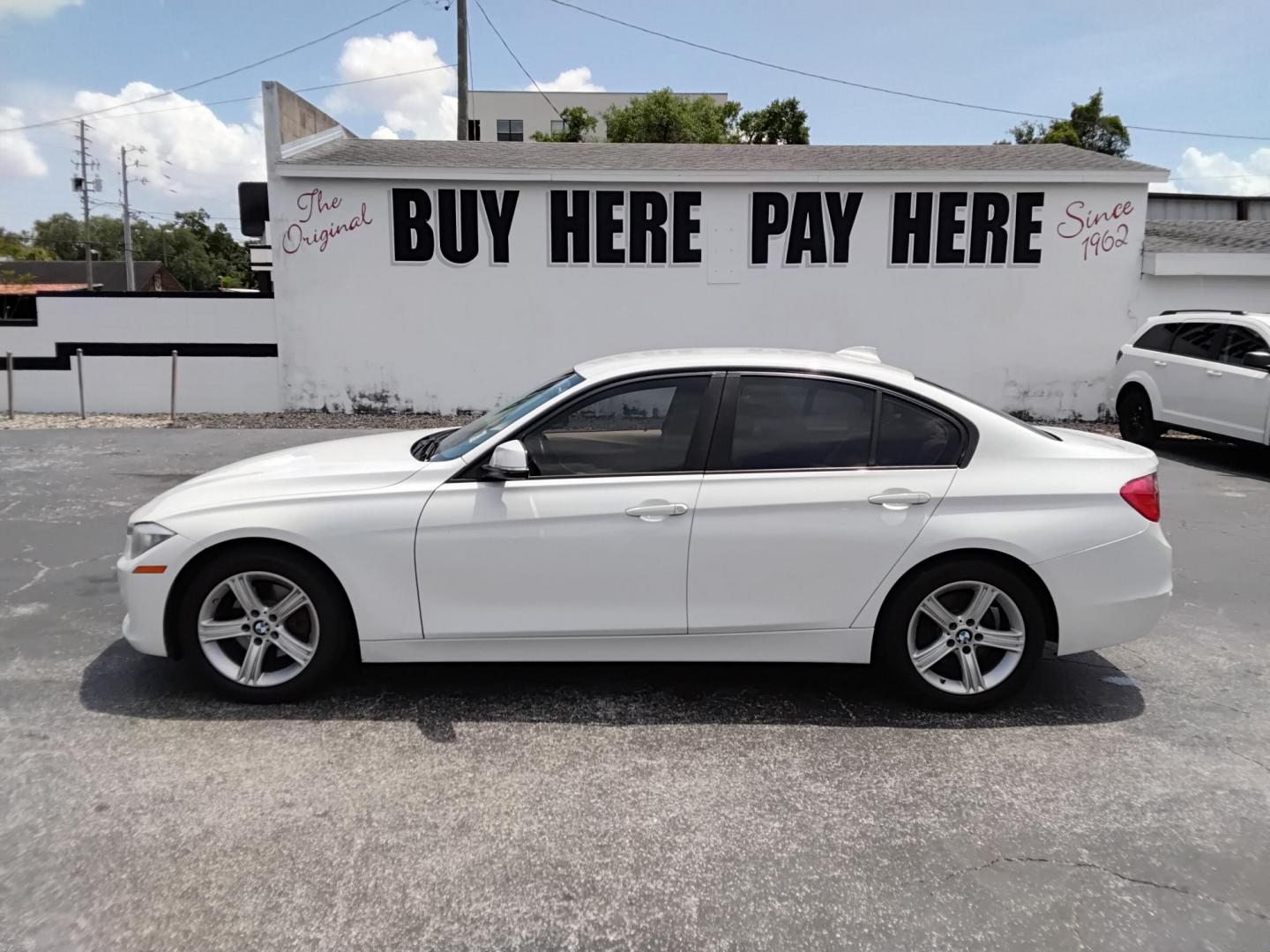 2014 White /Beige BMW 3-Series 320i Sedan (WBA3B1C53EK) with an 2.0L L4 DOHC 16V engine, located at 6112 N Florida Avenue, Tampa, FL, 33604, (888) 521-5131, 27.954929, -82.459534 - $499 down plus tax & tag.- Photo#0