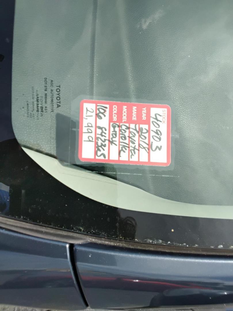 2018 GRAY /Grey Toyota Corolla SE 6M (5YFBURHE6JP) with an 1.8L L4 DOHC 16V engine, 6M transmission, located at 6112 N Florida Avenue, Tampa, FL, 33604, (888) 521-5131, 27.954929, -82.459534 - $499 down plus tax & tag. - Photo#8