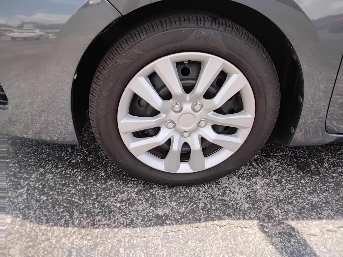 2018 GRAY /Grey Toyota Corolla SE 6M (5YFBURHE6JP) with an 1.8L L4 DOHC 16V engine, 6M transmission, located at 6112 N Florida Avenue, Tampa, FL, 33604, (888) 521-5131, 27.954929, -82.459534 - $499 down plus tax & tag. - Photo#7