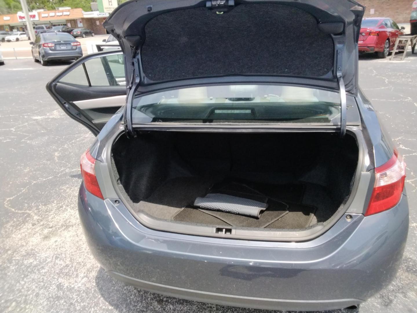 2018 GRAY /Grey Toyota Corolla SE 6M (5YFBURHE6JP) with an 1.8L L4 DOHC 16V engine, 6M transmission, located at 6112 N Florida Avenue, Tampa, FL, 33604, (888) 521-5131, 27.954929, -82.459534 - $499 down plus tax & tag. - Photo#3