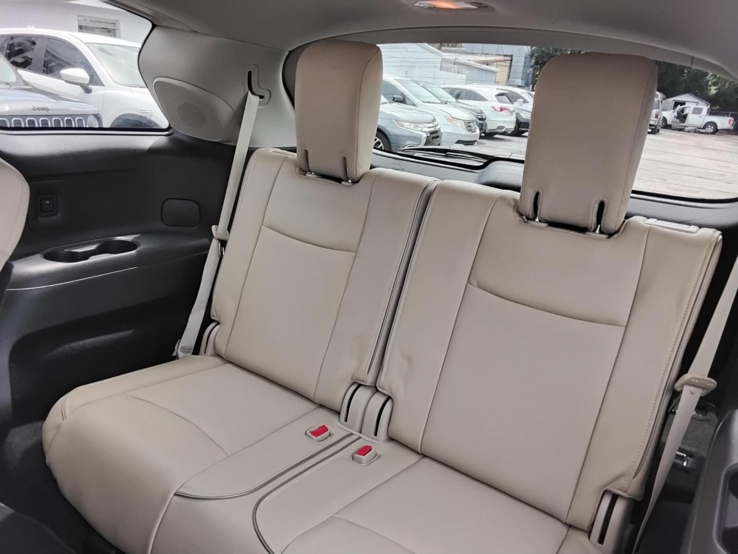 2017 BLUE /Beige Infiniti QX60 Base AWD (5N1DL0MMXHC) with an 3.5L V6 DOHC 24V engine, CVT transmission, located at 6112 N Florida Avenue, Tampa, FL, 33604, (888) 521-5131, 27.954929, -82.459534 - $499 down plus tax & tag. - Photo#16