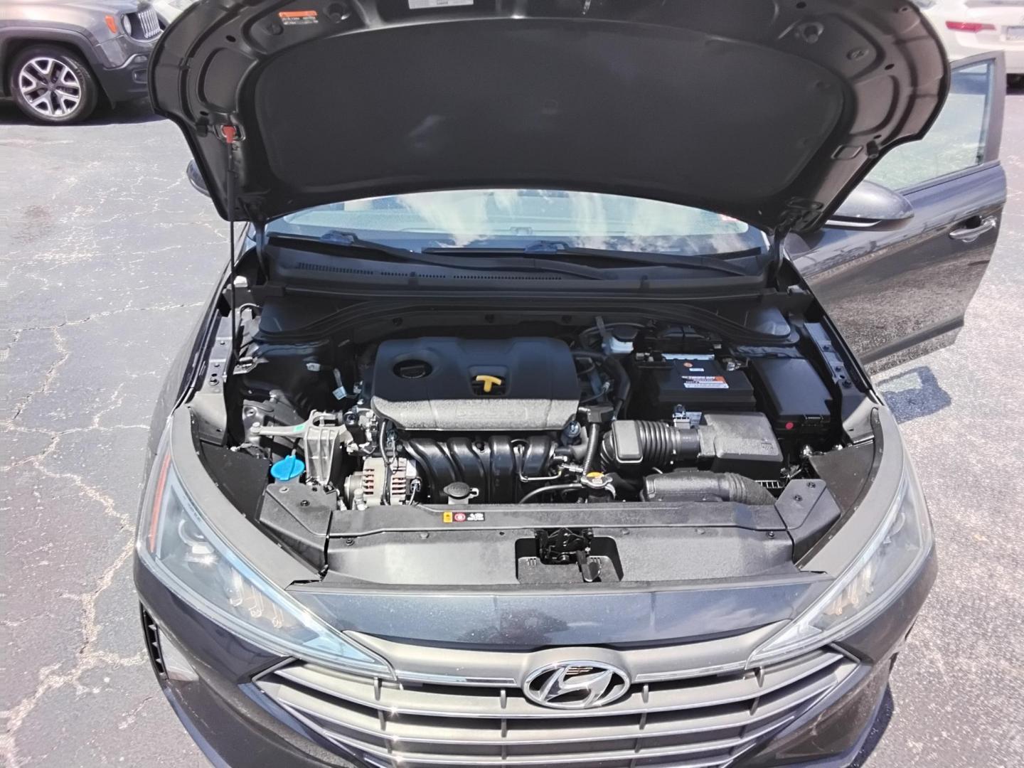 2020 GRAY /Beige Hyundai Elantra Limited (5NPD84LF5LH) with an 1.8L L4 DOHC 16V engine, 6A transmission, located at 6112 N Florida Avenue, Tampa, FL, 33604, (888) 521-5131, 27.954929, -82.459534 - $499 down plus tax & tag. - Photo#9