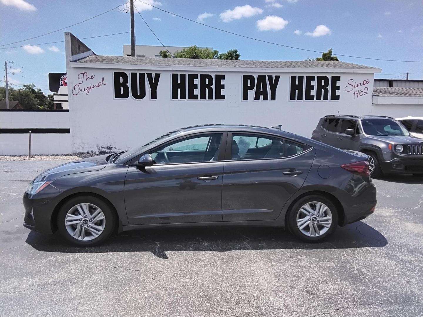 2020 GRAY /Beige Hyundai Elantra Limited (5NPD84LF5LH) with an 1.8L L4 DOHC 16V engine, 6A transmission, located at 6112 N Florida Avenue, Tampa, FL, 33604, (888) 521-5131, 27.954929, -82.459534 - $499 down plus tax & tag. - Photo#0