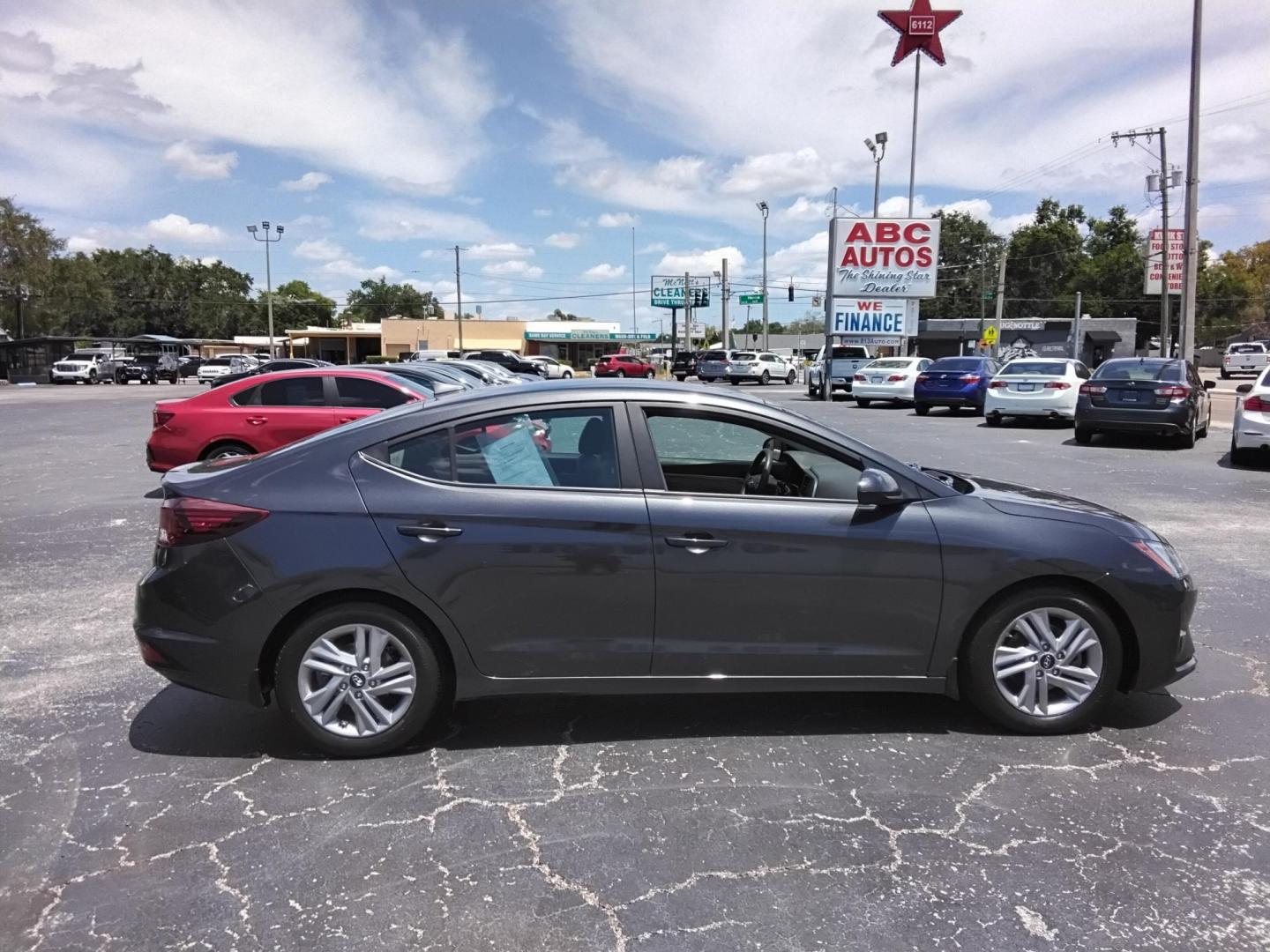 2020 GRAY /Beige Hyundai Elantra Limited (5NPD84LF5LH) with an 1.8L L4 DOHC 16V engine, 6A transmission, located at 6112 N Florida Avenue, Tampa, FL, 33604, (888) 521-5131, 27.954929, -82.459534 - $499 down plus tax & tag. - Photo#2